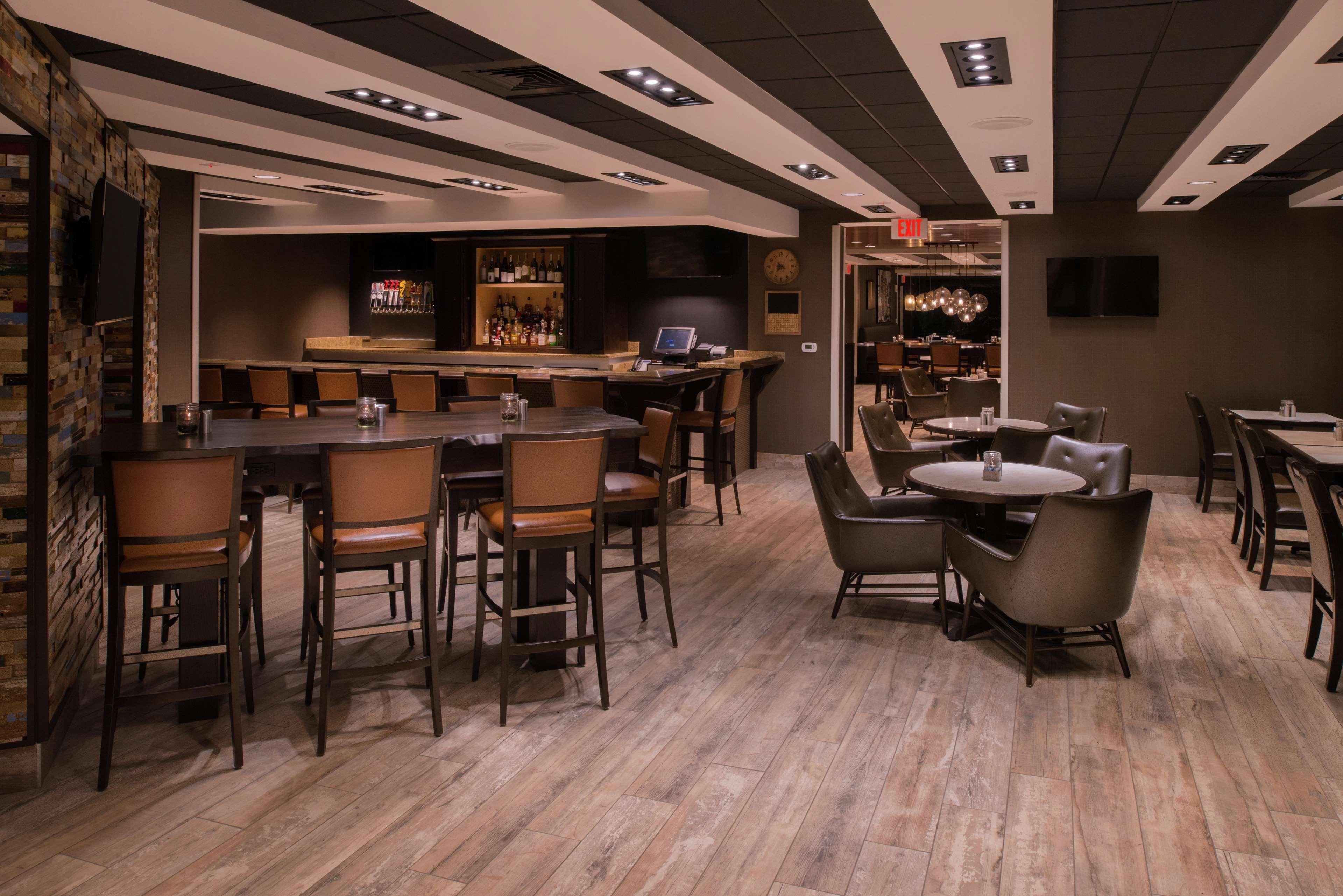 Doubletree By Hilton Raleigh Crabtree Valley Exterior foto