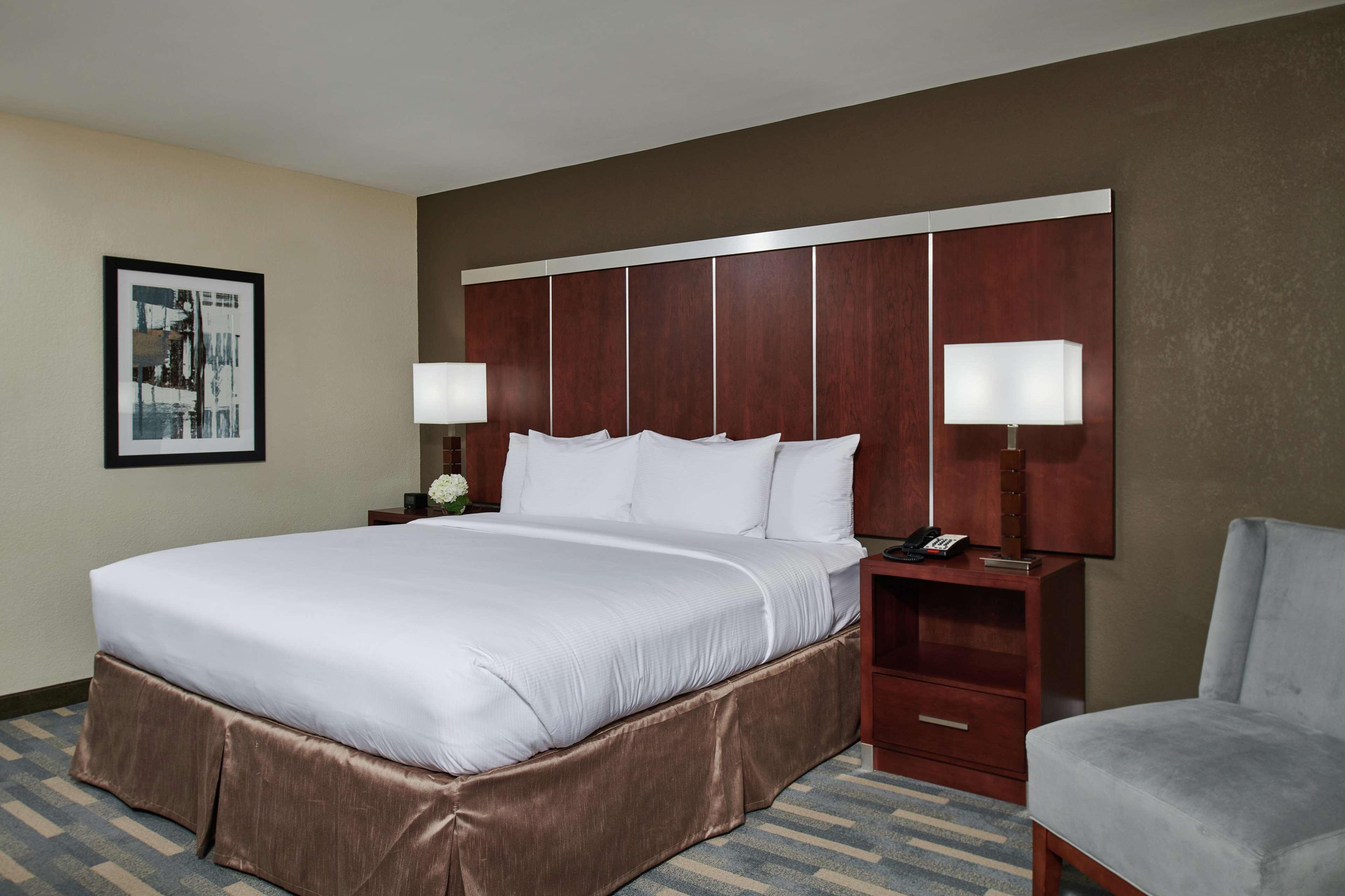 Doubletree By Hilton Raleigh Crabtree Valley Exterior foto