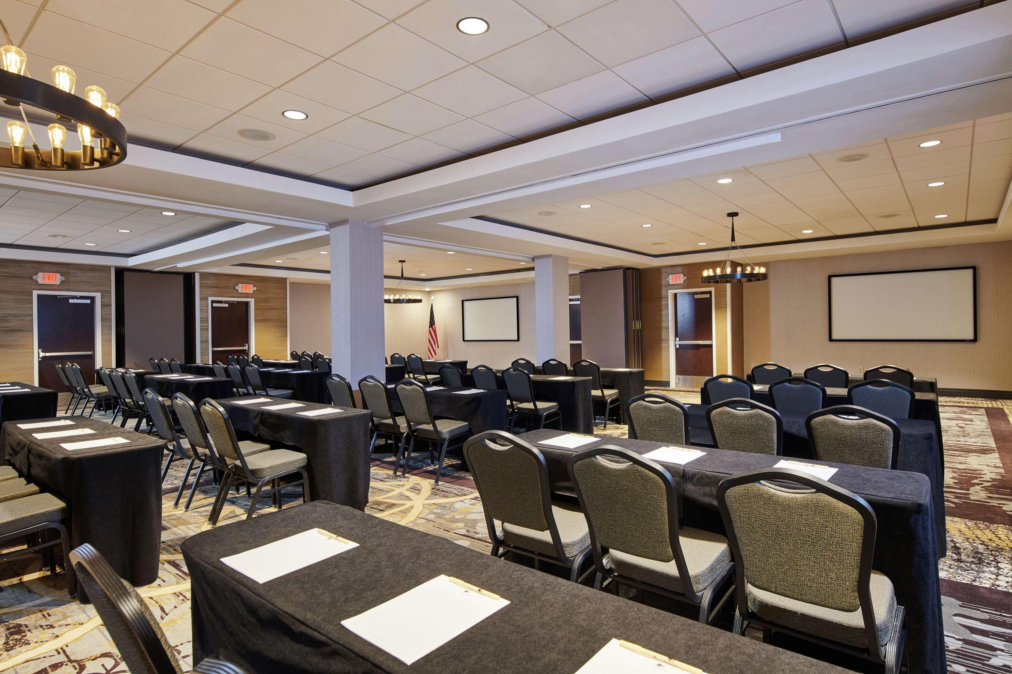 Doubletree By Hilton Raleigh Crabtree Valley Exterior foto